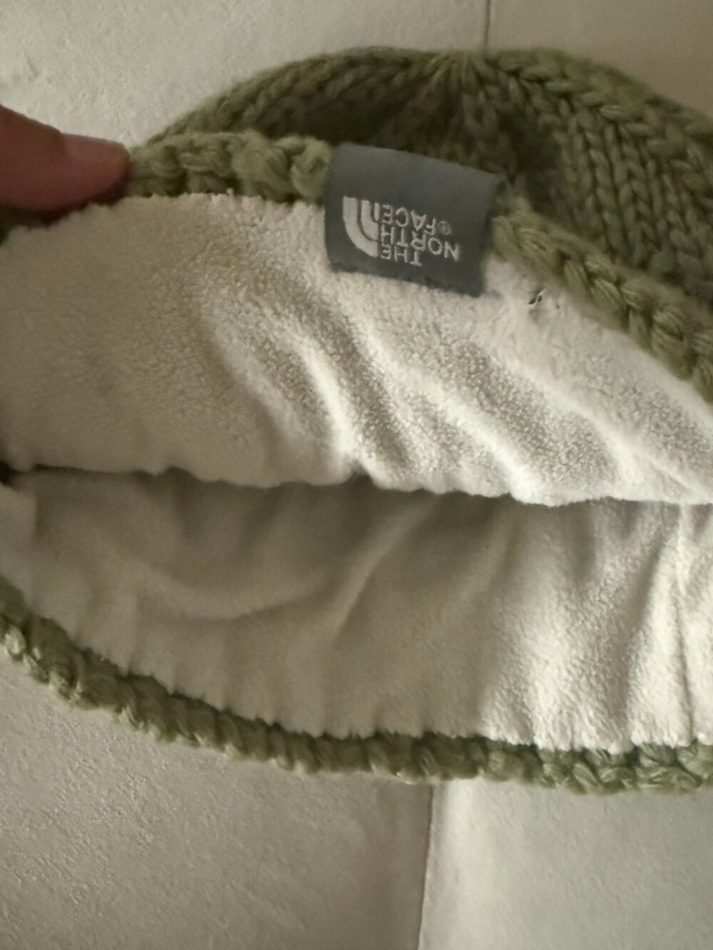 TOP The North Face Women’s Green Fleece Gloves & Cable Knit Beanie Hat Set S/P - Picture 5 of 8